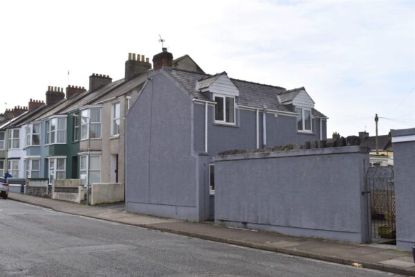 Apley Terrace, Pembroke Dock, SA72